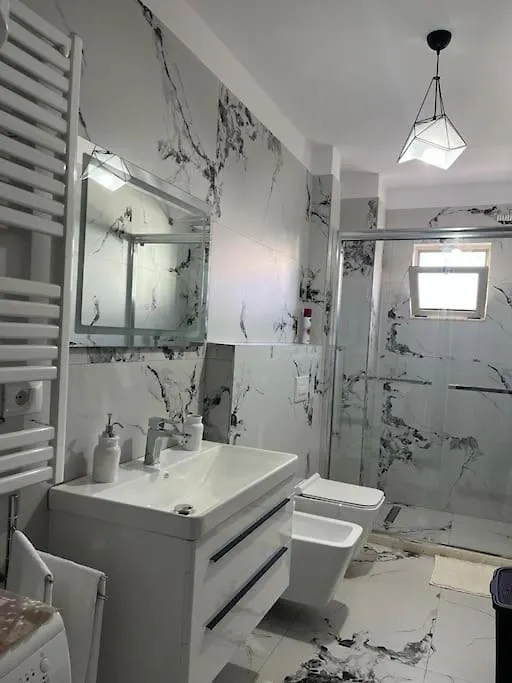 Spacious Apartment-Balcony-Close Bus Tirana Central Station-Self Checkin 24Hr-30 Min Airport