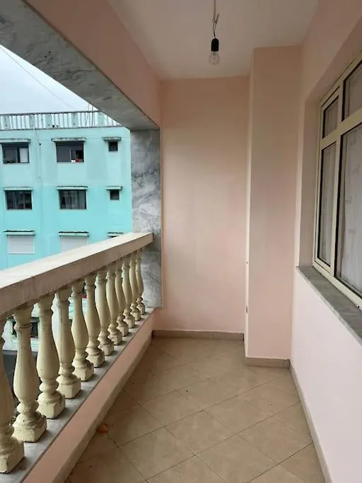 Apartment Spacious Apartment-Balcony-Close Bus Tirana Central Station-Self Checkin 24Hr-30 Min Airport