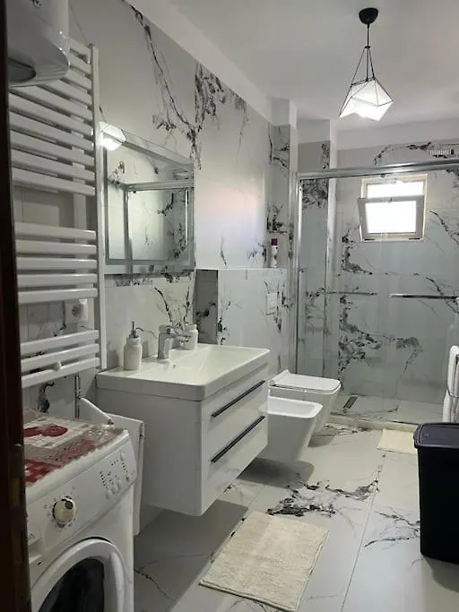 Apartment Spacious Apartment-Balcony-Close Bus Tirana Central Station-Self Checkin 24Hr-30 Min Airport