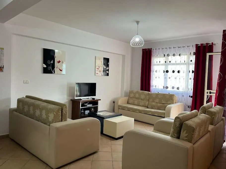 Spacious Apartment-Balcony-Close Bus Tirana Central Station-Self Checkin 24Hr-30 Min Airport Albania